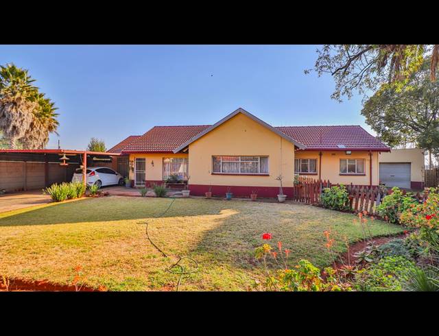 3 BEDROOM HOUSE FOR SALE IN KRUGERSRUS